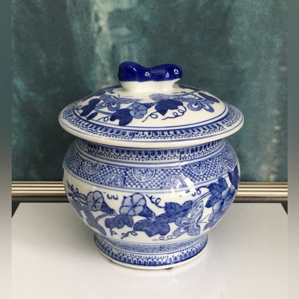 Hand Painted Blue & White Chinese Porcelain Flower & Butterflies Jar With Lid